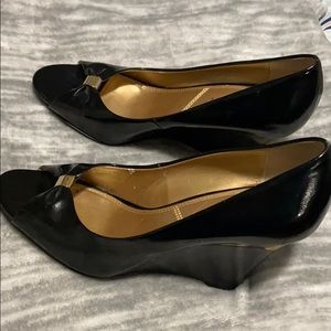 Tahari wedges.🛑SOLD🛑